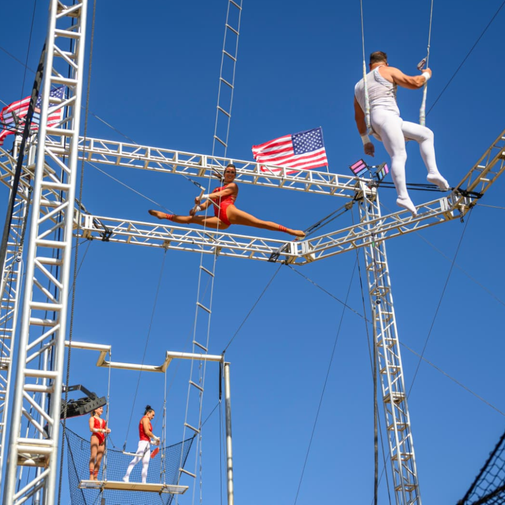 26 Free Stage Acts Photos 19