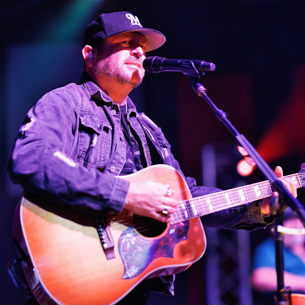 26 Free Stage Acts Photos 31