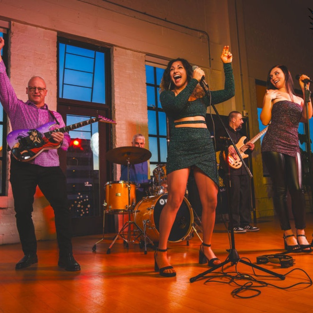 26 Free Stage Acts Photos 37