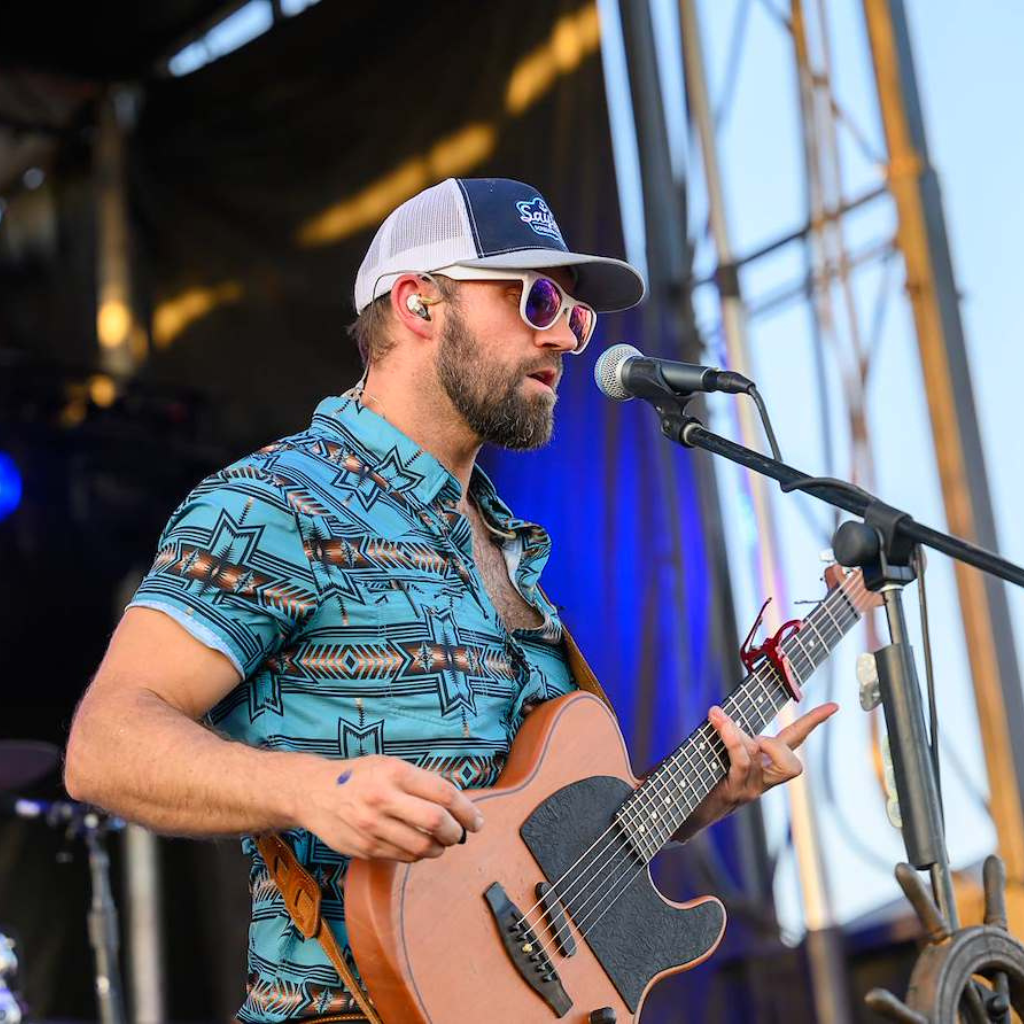 26 Free Stage Acts Photos 60
